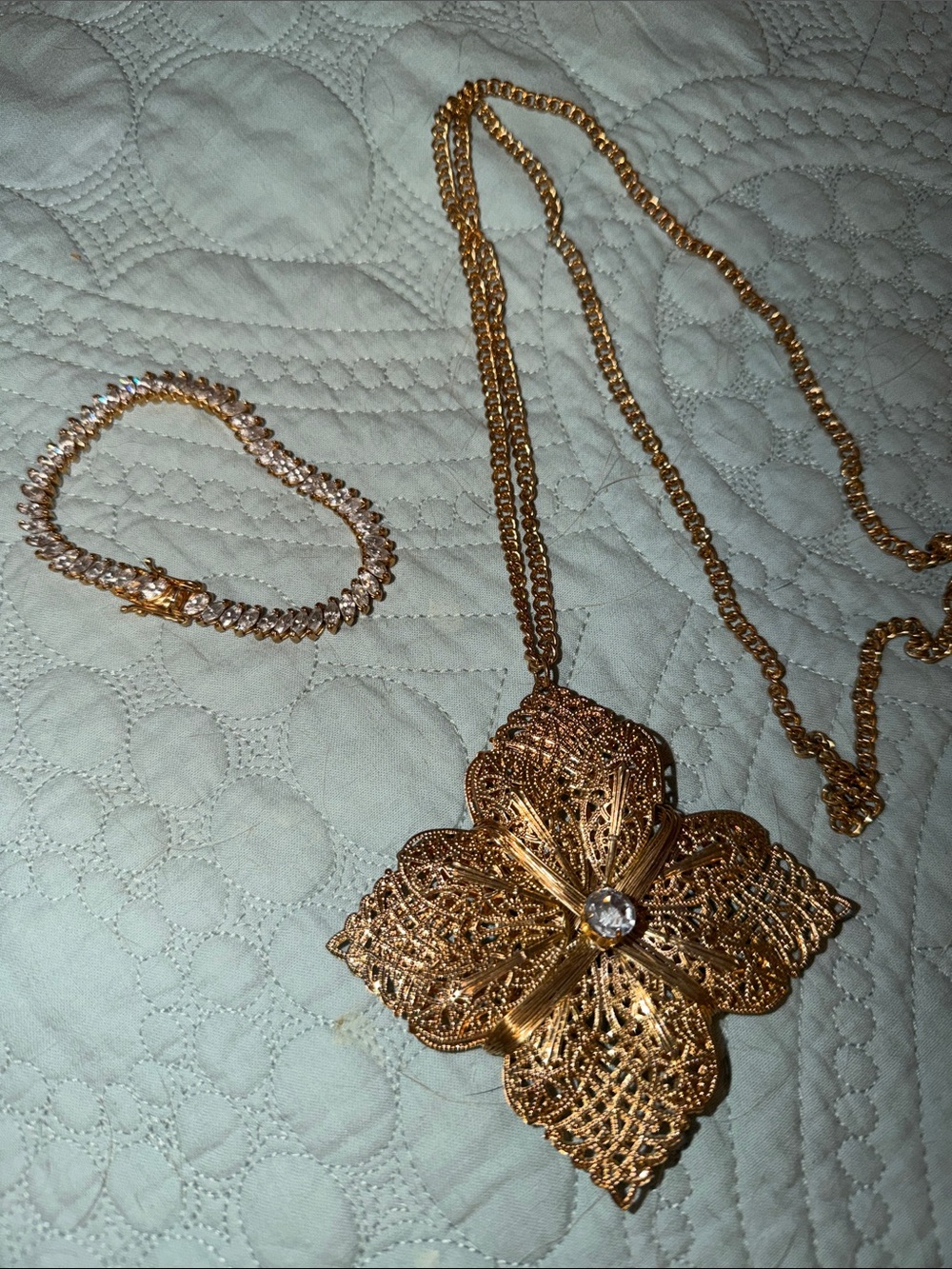 Necklace an bracelet costume jewelry new